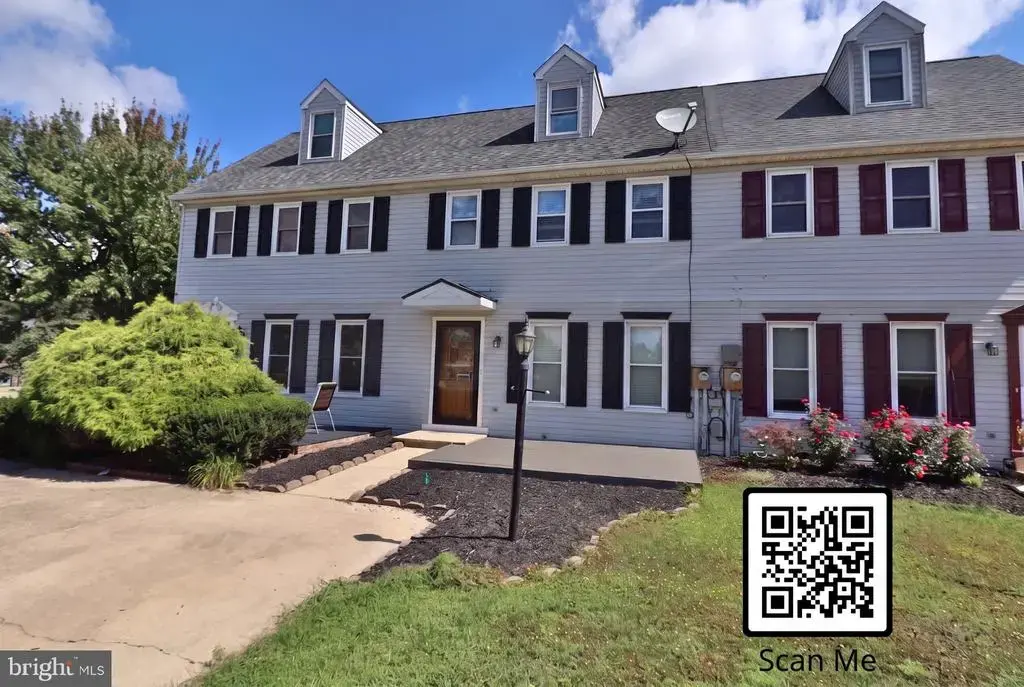 102 Garrett Cir, EPHRATA
