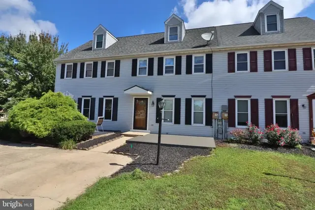 102 Garrett Cir, Ephrata