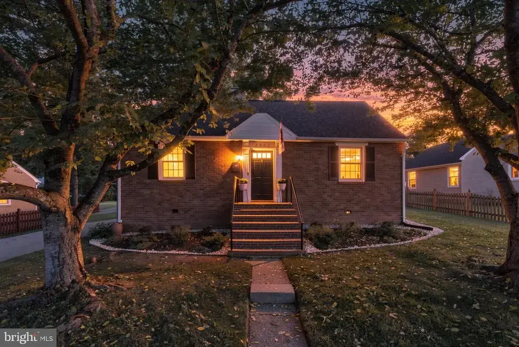 2902 Summerfield Rd, FALLS CHURCH