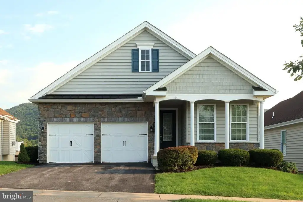 233 Beacon Cir, BOALSBURG
