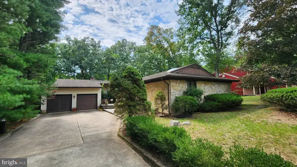 26 Briarwood Dr, VOORHEES