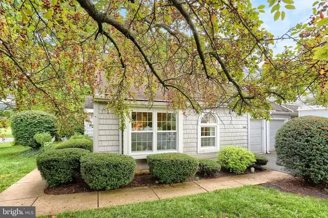 268 Crescent Dr, Hershey