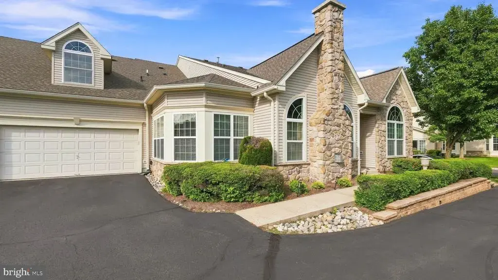 102 Villa Dr #225, WARMINSTER