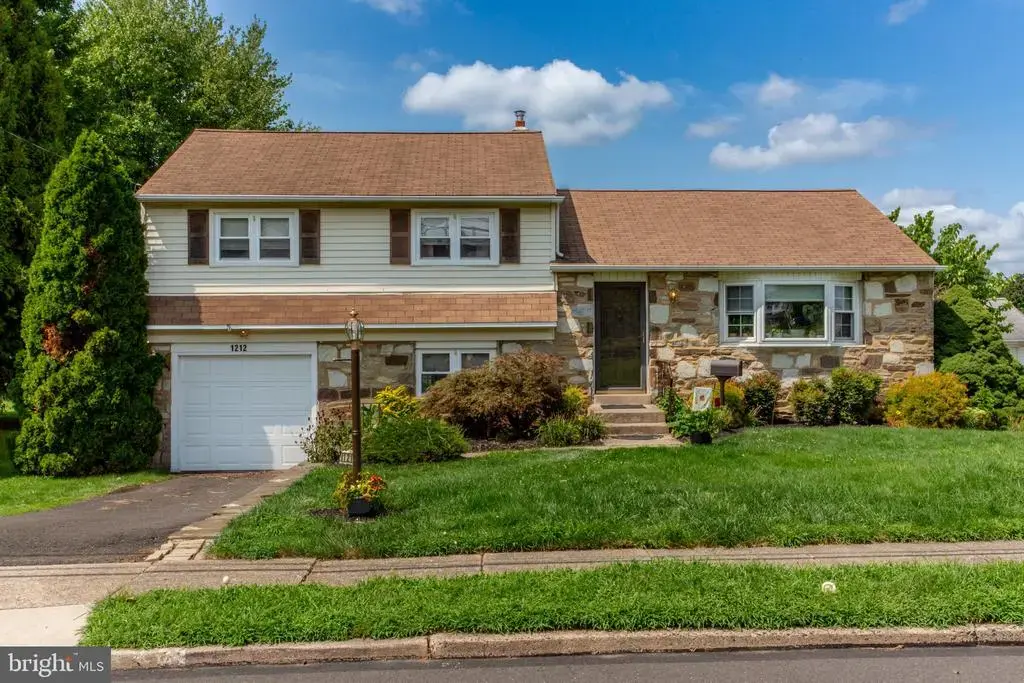 1212 Dahlia Rd, WARMINSTER