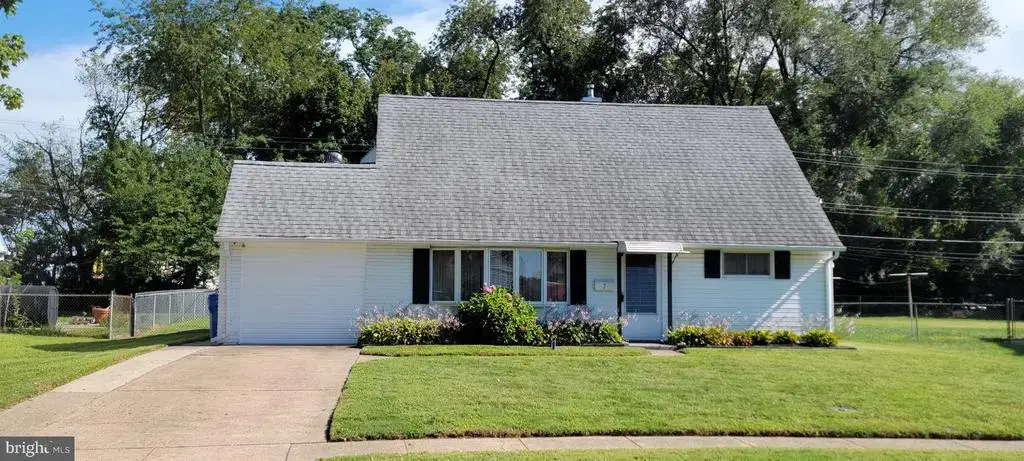 7 Junewood Dr, LEVITTOWN