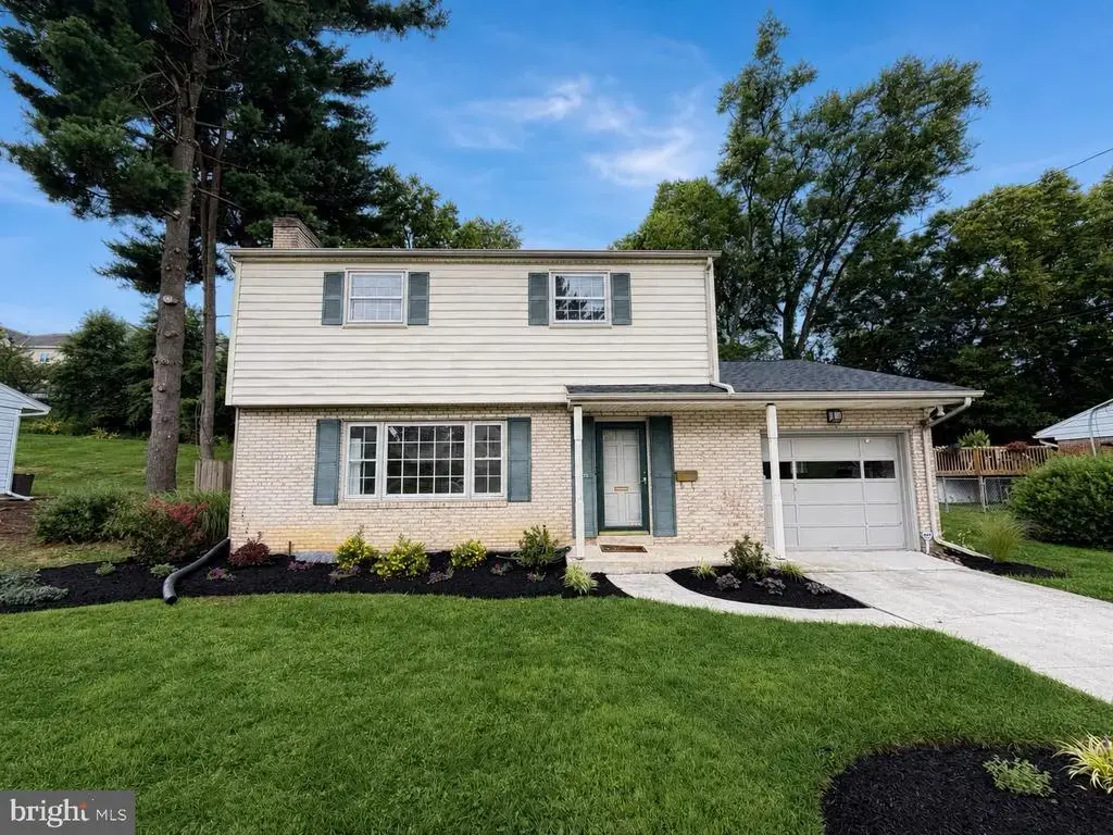 904 W Foxcroft Dr, CAMP HILL