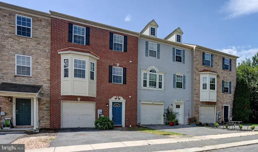 64 Milestone Ct, CHAMBERSBURG