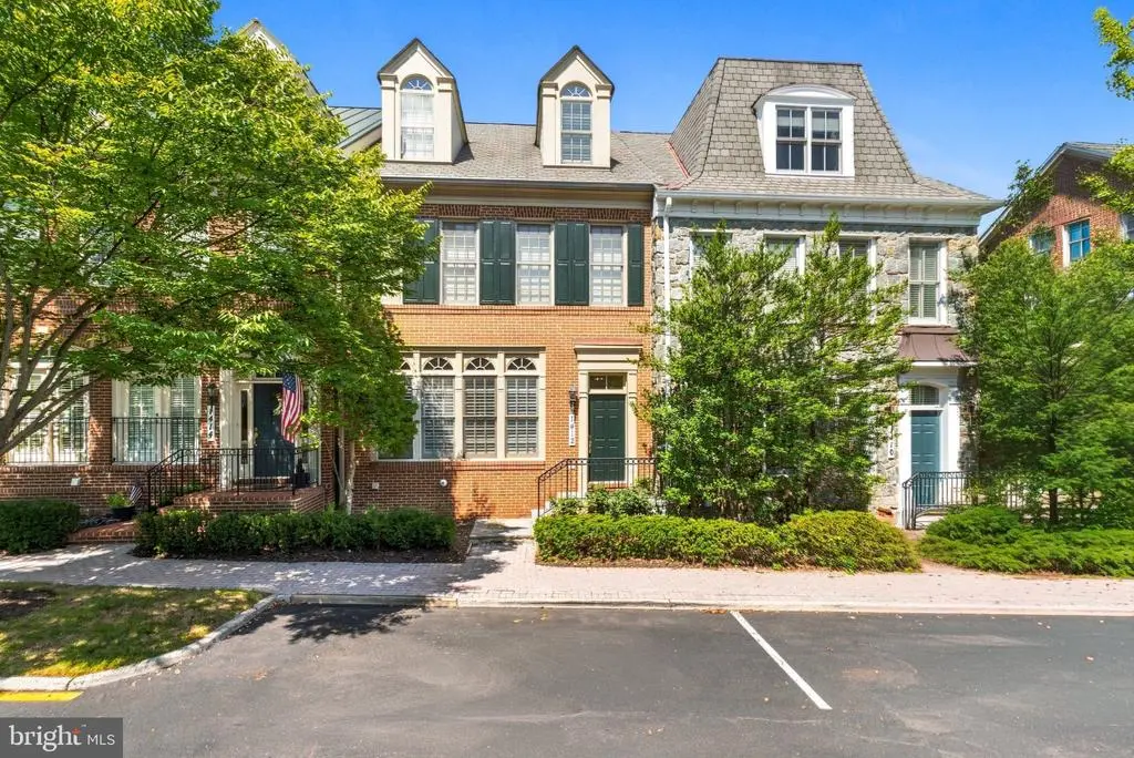 1412 Harvest Crossing Dr, MCLEAN