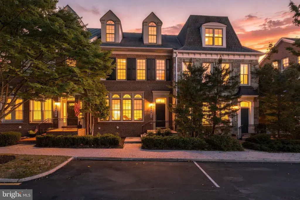 1412 Harvest Crossing Dr, MCLEAN