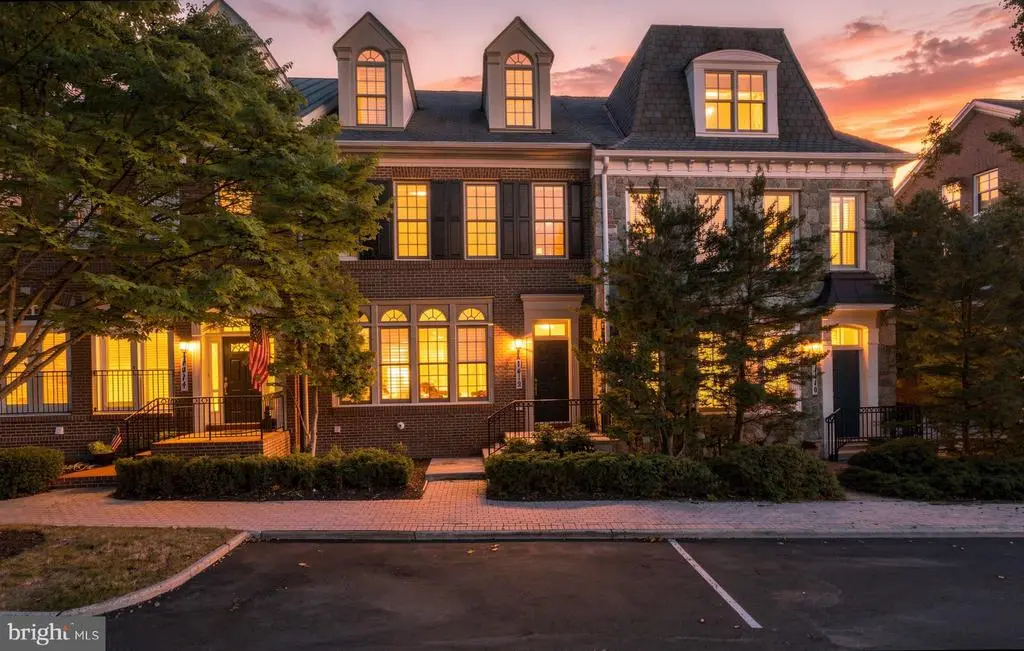 1412 Harvest Crossing Dr, MCLEAN