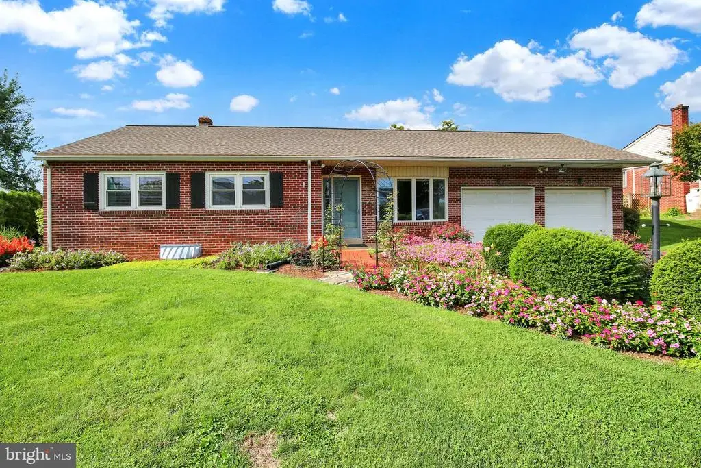 250 Sprecher Rd, LANCASTER