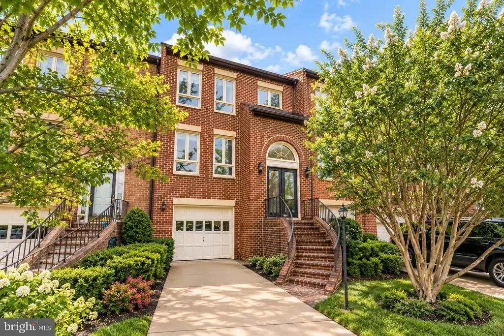 10220 Baltusrol Ct, OAKTON