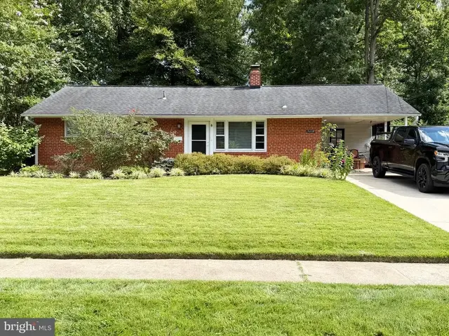5618 Inverchapel Rd, Springfield