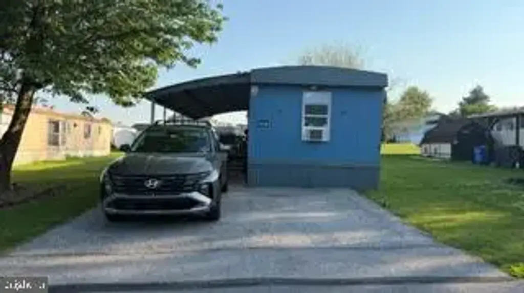 324 Waldorf Dr, YORK