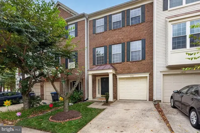2432 Clover Field Cir, Herndon