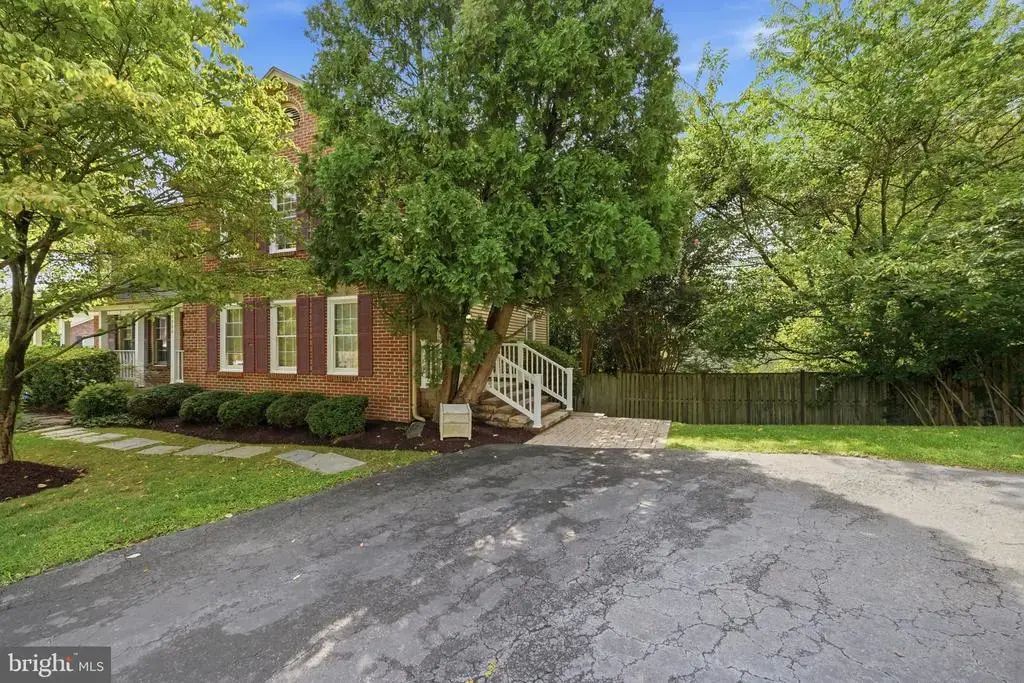 7922 Jensen Pl, BETHESDA