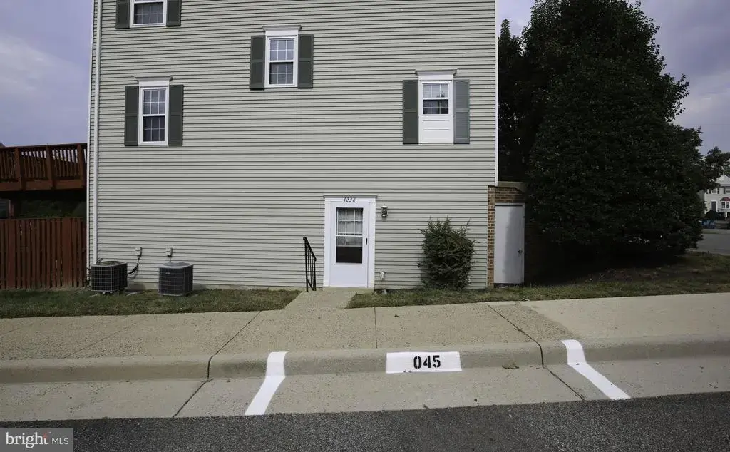 4238 Stockbridge Dr #83c, DUMFRIES