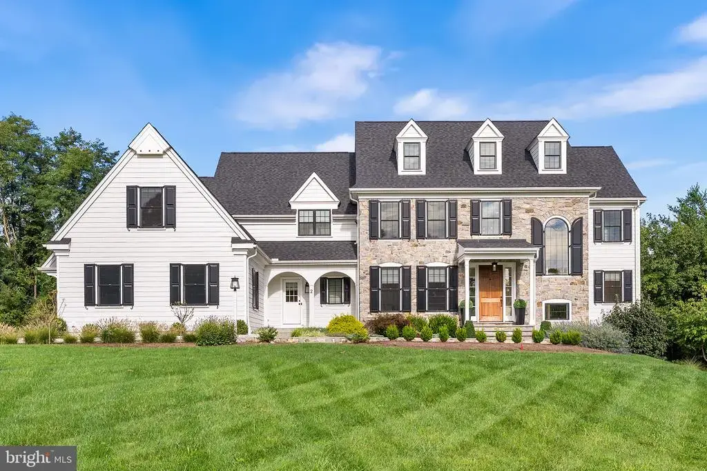 2 Barnwood Cir, MALVERN