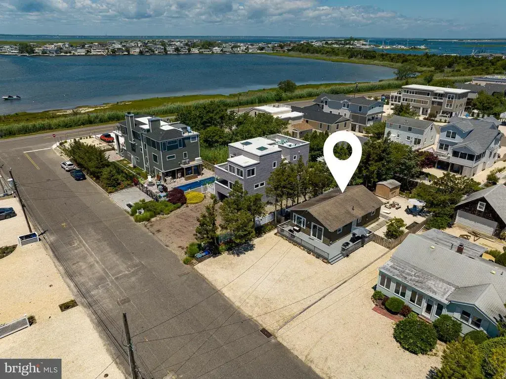 19 W 24th St, BARNEGAT LIGHT