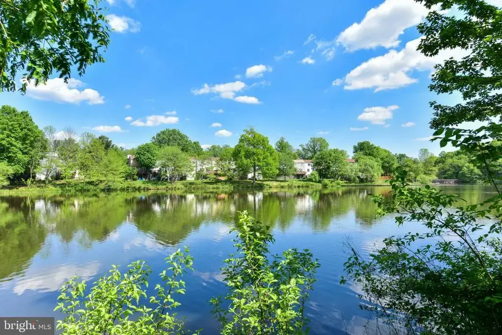 2946 Yarling #2946, FALLS CHURCH
