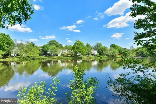 2946 Yarling #2946, Falls Church