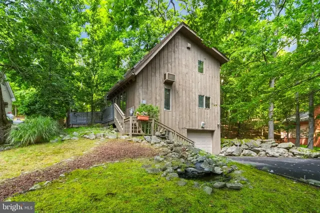 424 Saunders Dr, Bushkill