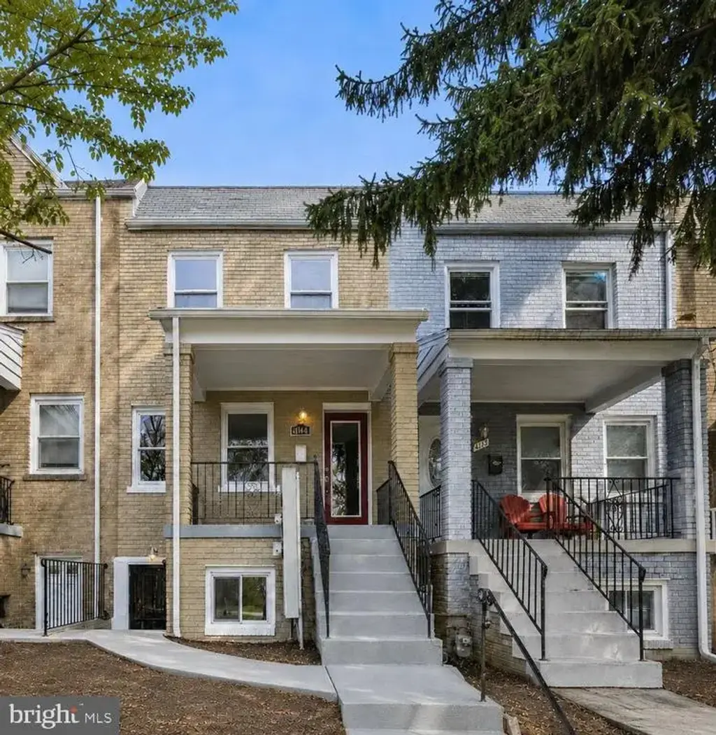 1344 Levis St Ne, WASHINGTON