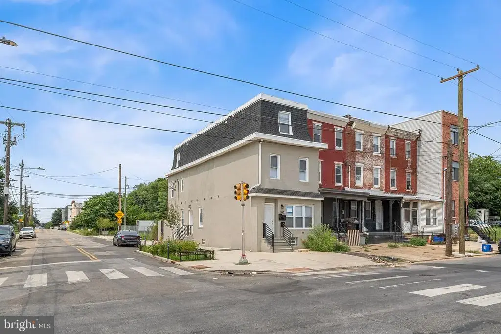 700 N 42nd St, PHILADELPHIA