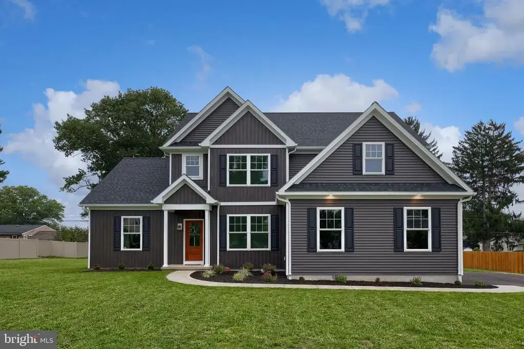 516 Woodcrest Ave, LITITZ