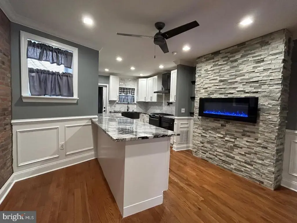 2445 S Lawrence St, PHILADELPHIA