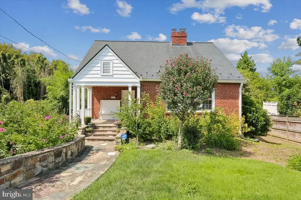 4721 N Chelsea Ln, BETHESDA