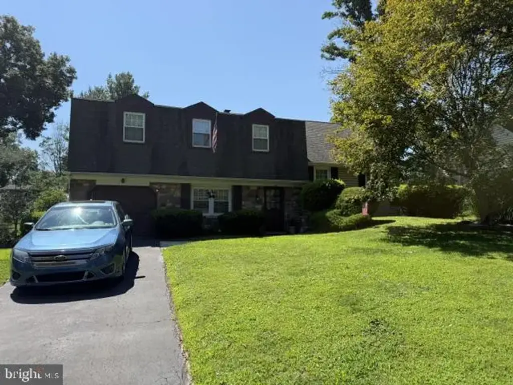 34 Fawn Dr, SOUTHAMPTON