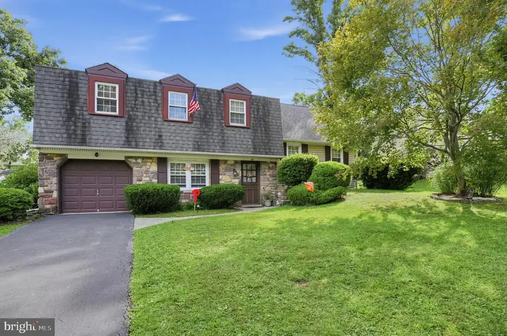 34 Fawn Dr, SOUTHAMPTON