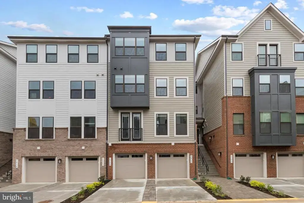 2400 Stella Pl, ALEXANDRIA