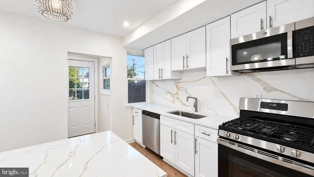 215 Horton Ave, BROOKLAWN