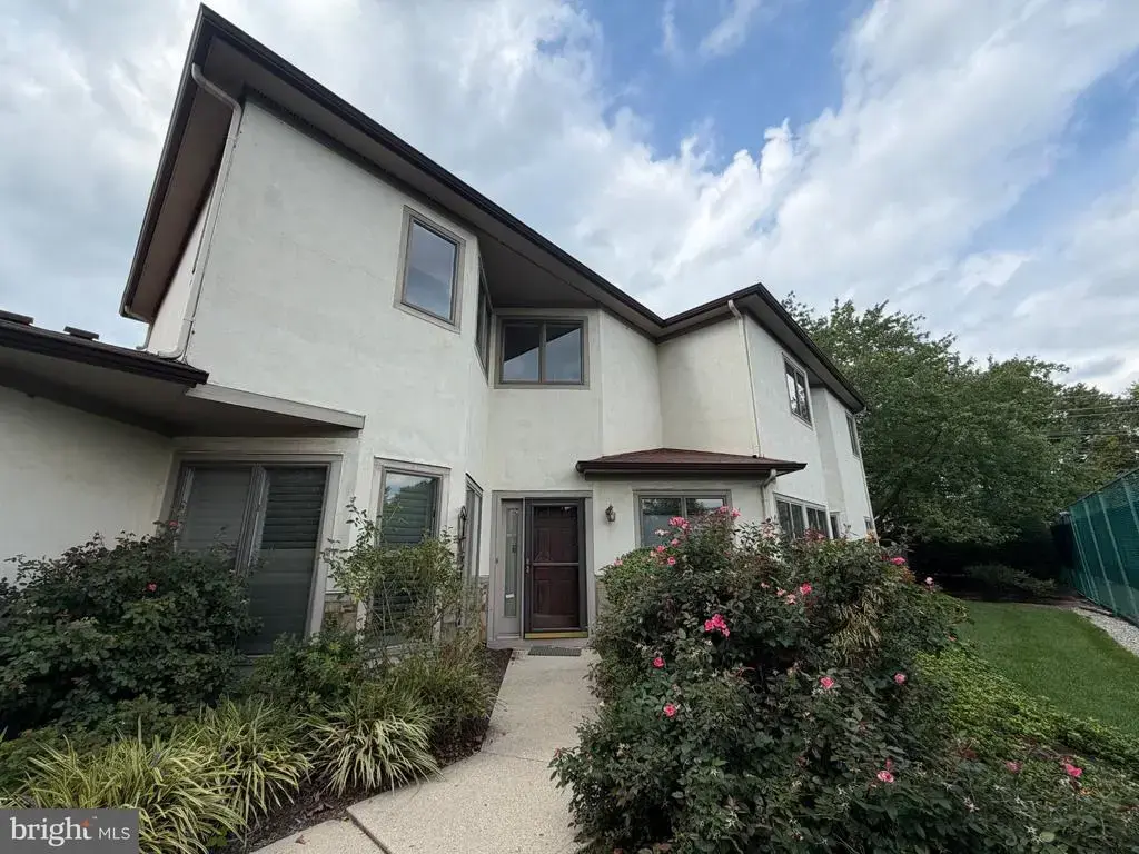10 Jackie Dr, LAWRENCEVILLE