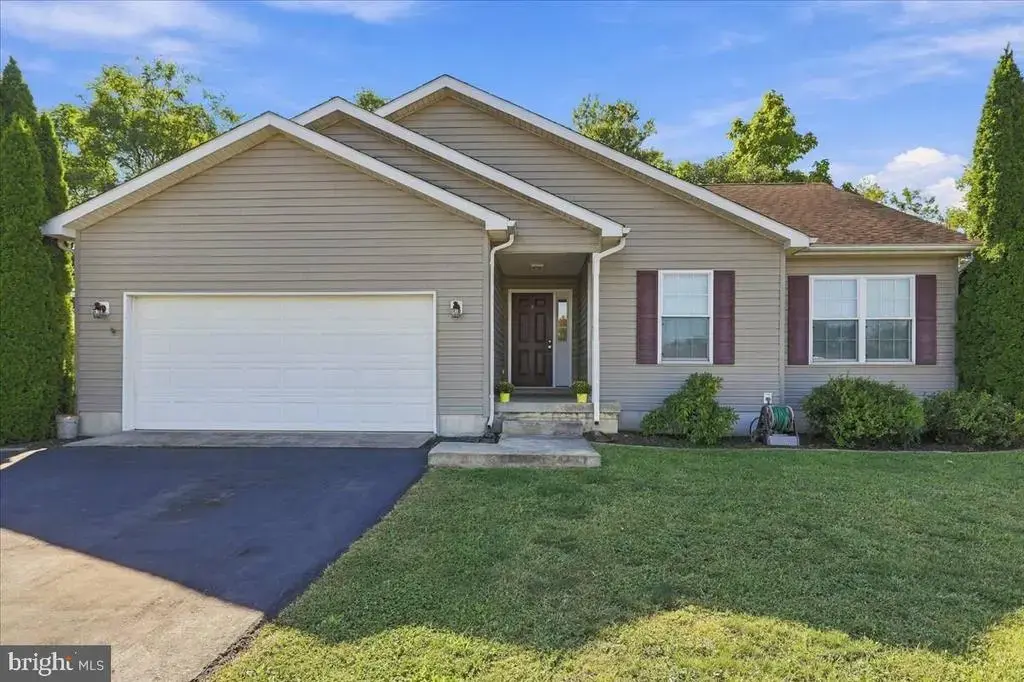 366 Close Dr, MARTINSBURG