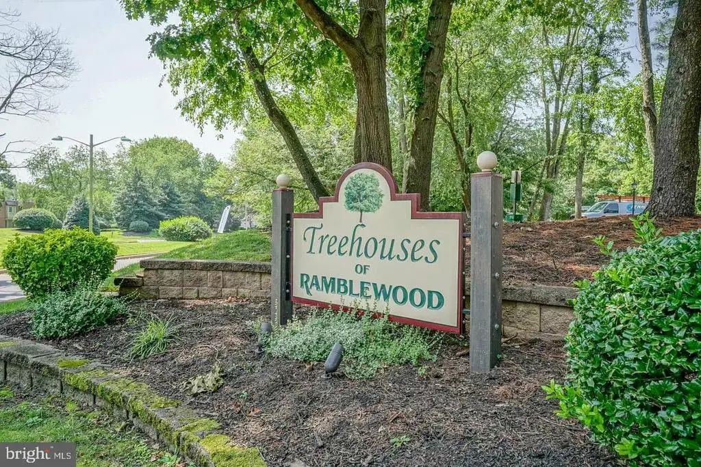 302-b Kelly Cove, MOUNT LAUREL