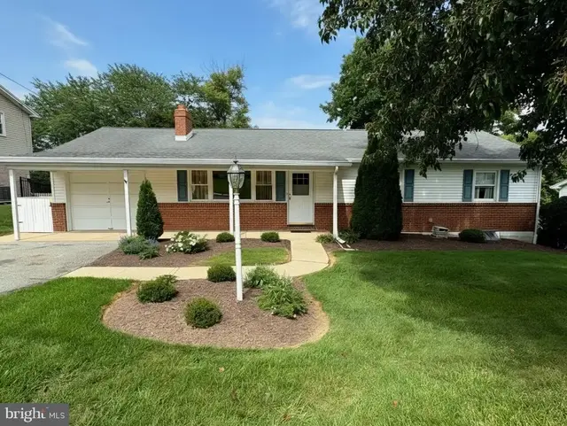 4287 Webster Dr, York