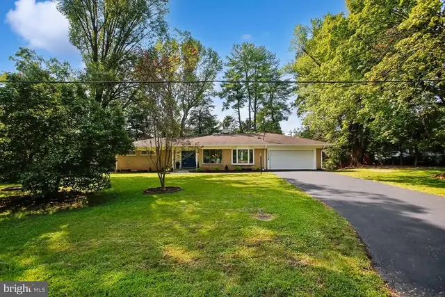 6533 Copa Ct, Falls Church