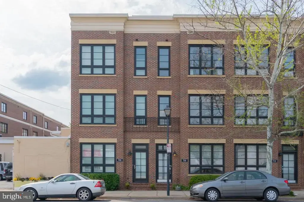 708 N Henry St, ALEXANDRIA