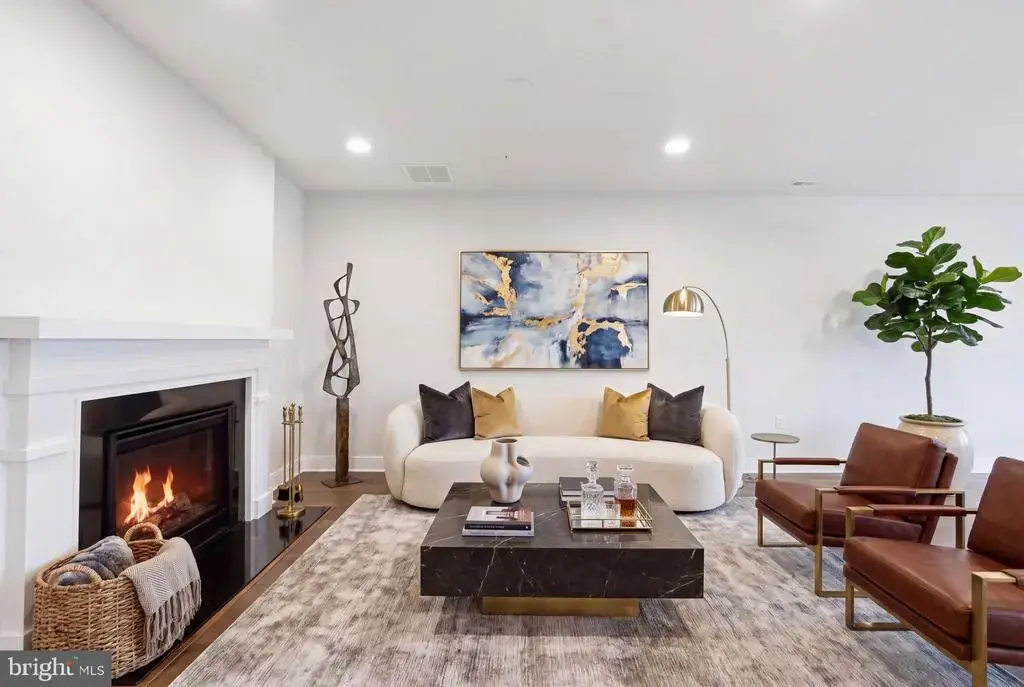 1908 Potomac Ave #102, ALEXANDRIA