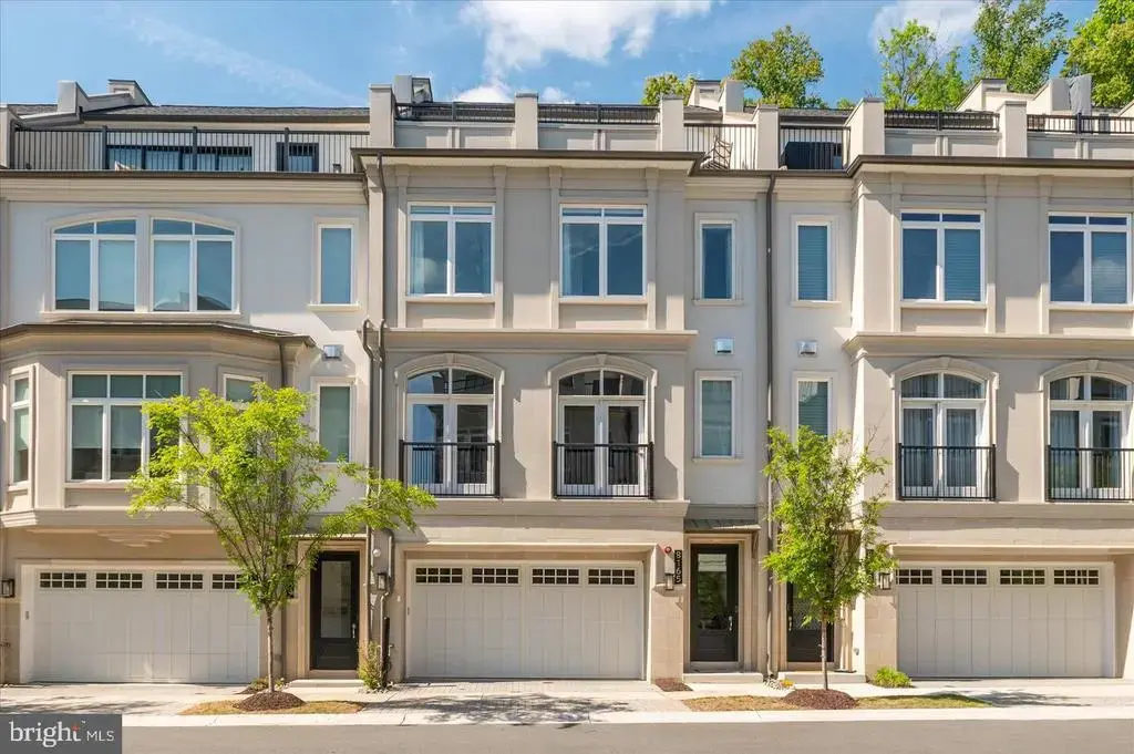 8165 River Rd, BETHESDA
