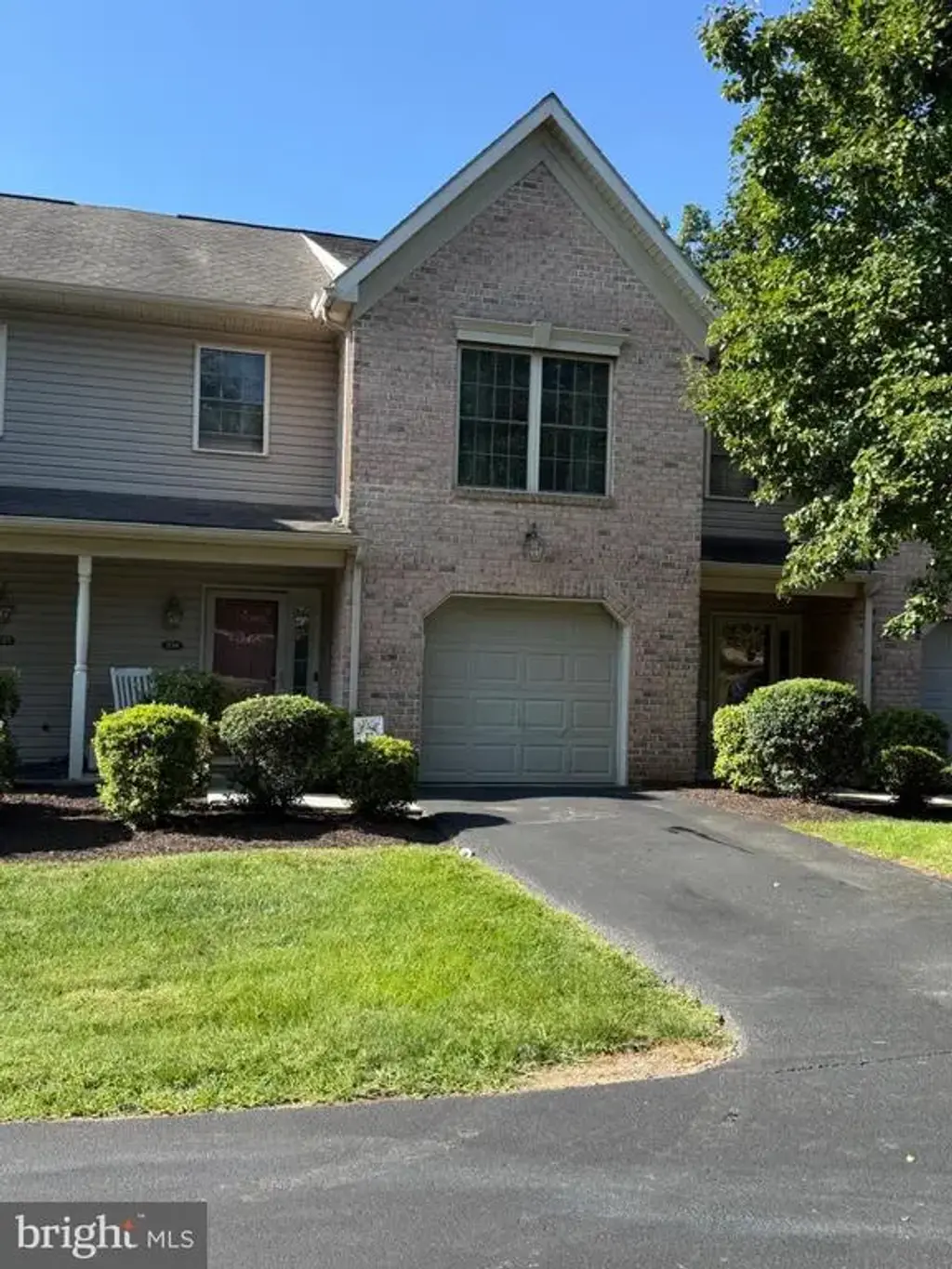 539 Pond View Ct, HARRISBURG