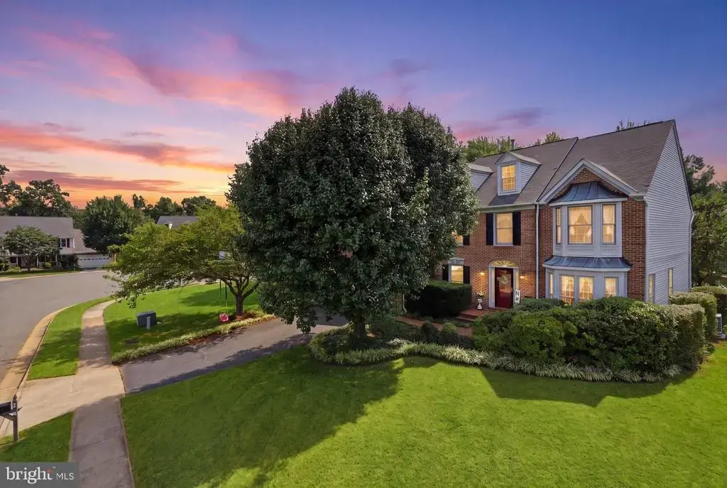 808 Autumn Breeze Ct, HERNDON