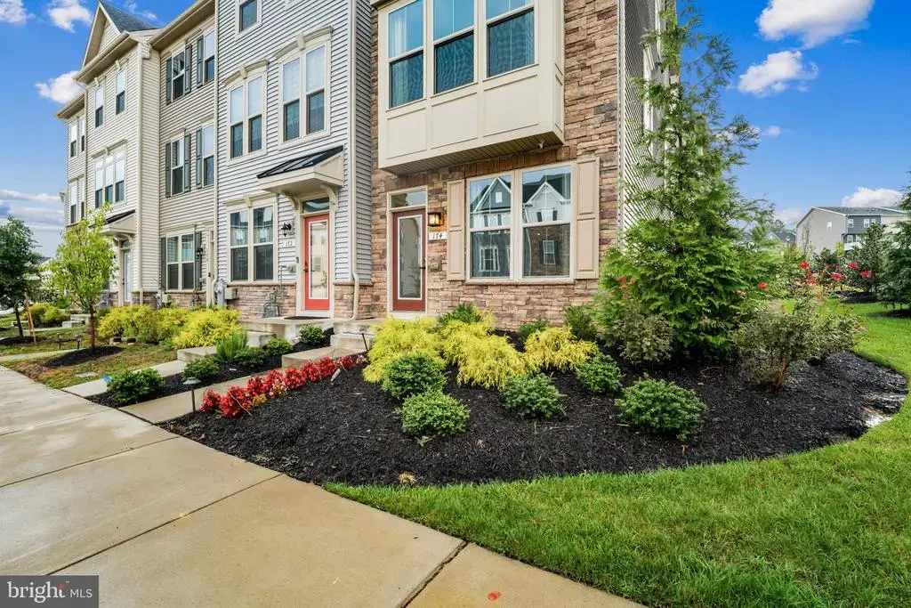 174 Bethlehem Pl, BROOKLYN PARK