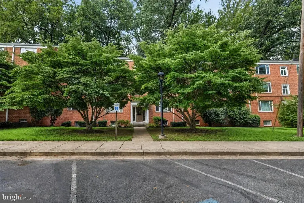 10406 Montrose Ave #101, BETHESDA