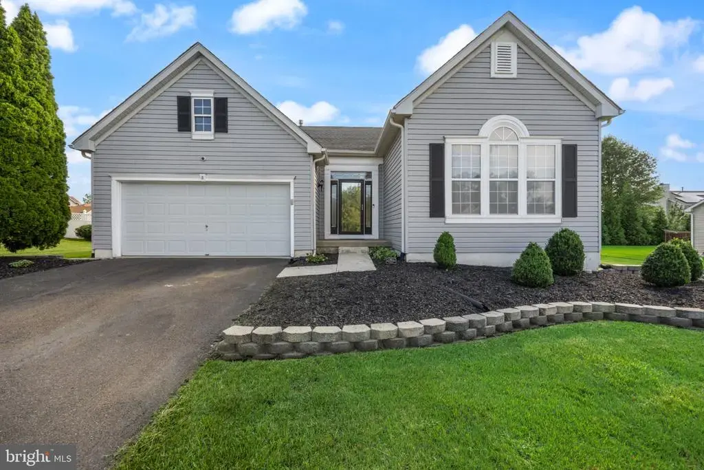 8 Quincy Manor Ln, BURLINGTON