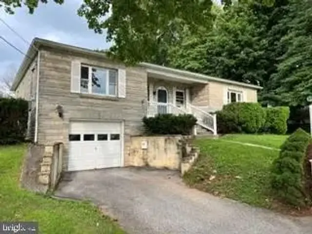 39 Clearview Dr, Shrewsbury