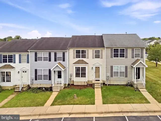 323 Copperfield Ln, Winchester